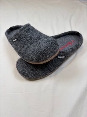 Giesswein Men’s Charcoal Gray Wool Felt Slip-On Slippers